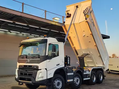 Самосвал Volvo FMX 460 8X4 Wielton
