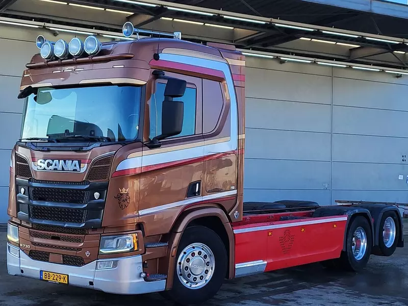 Шасси грузовика Scania R730 6X2