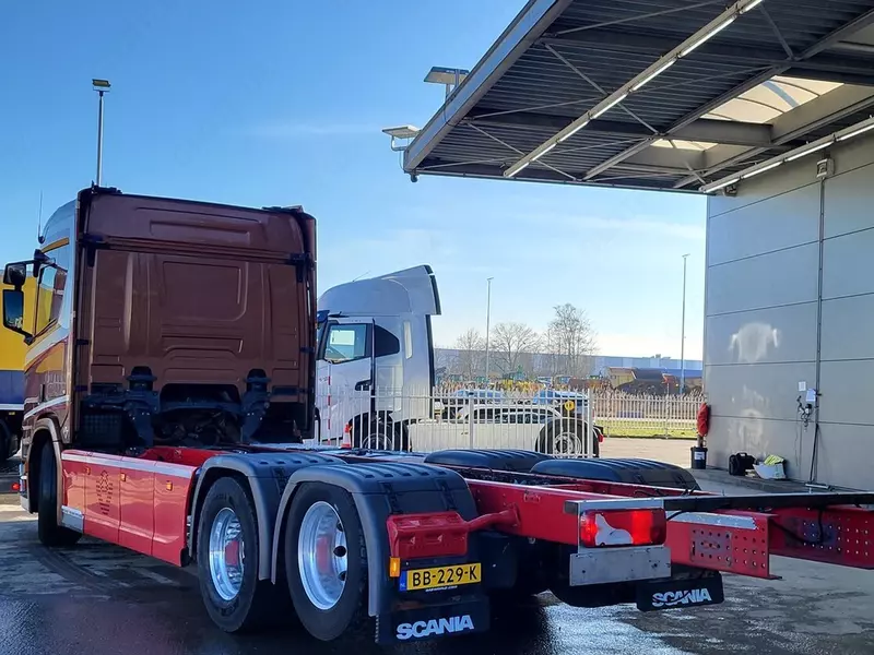 Шасси грузовика Scania R730 6X2