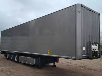 Закрытый полуприцеп Krone SD (97 m³)
