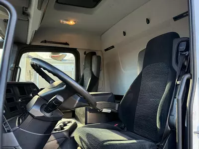 Грузовик с кузовом-фургоном Mercedes Antos 2027 4X2