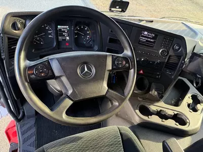 Грузовик с кузовом-фургоном Mercedes Antos 2027 4X2