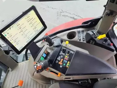 Трактор колесный Case IH Maxxum 125 CVX