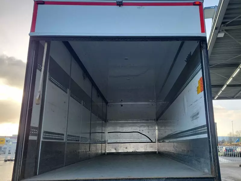 Mercedes Antos 1827 4X2 yuk mashinasi