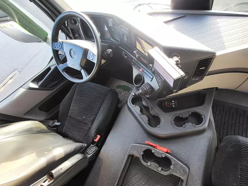 Mercedes Antos 1827 4X2 yuk mashinasi