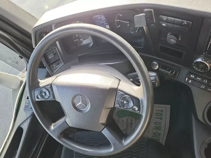 Mercedes Antos 1827 4X2 yuk mashinasi
