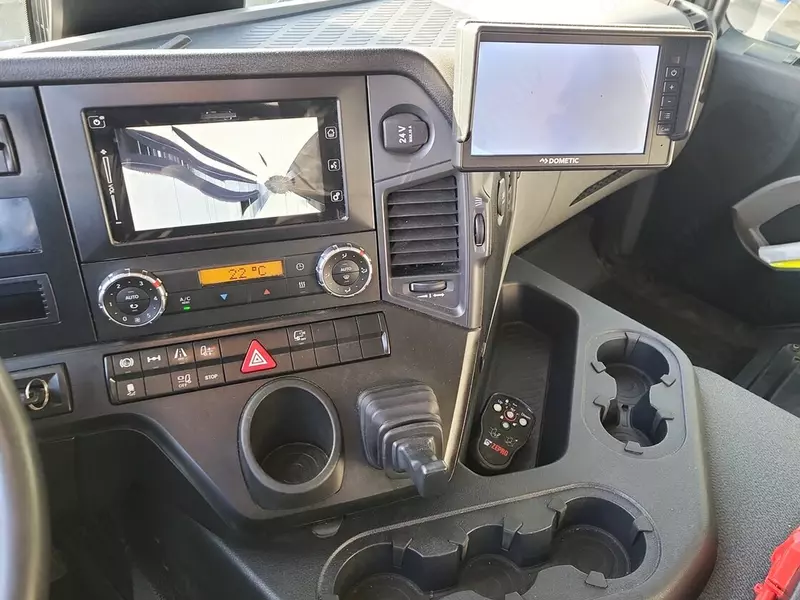 Mercedes Antos 1827 4X2 yuk mashinasi