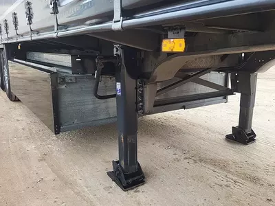 Yopiq yarim tirkama Schmitz SCB*S3T (91 m3)