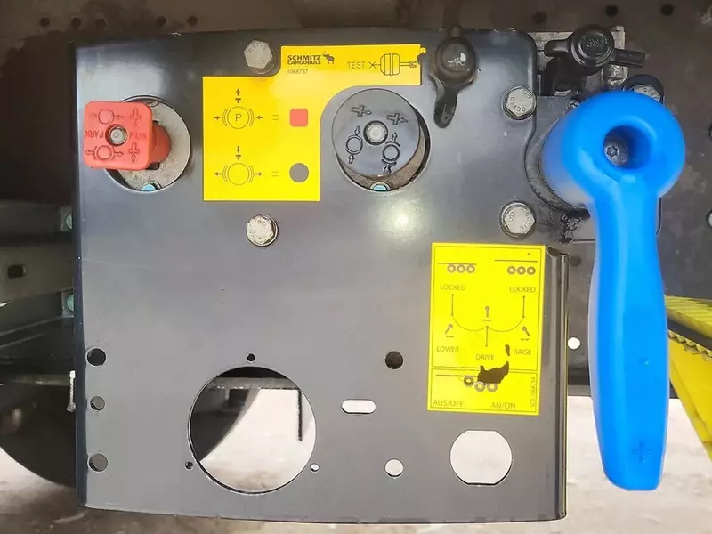 Yopiq yarim tirkama Schmitz SCB*S3T (91 m3)