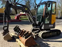 Гусеничные экскаватор Volvo ECR25D