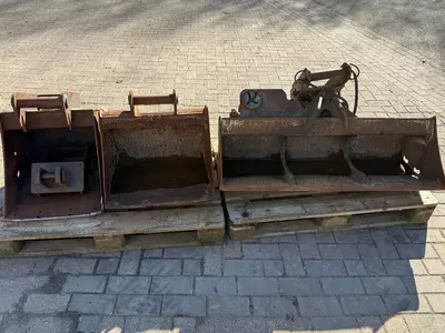 Гусеничные экскаватор Volvo ECR25D