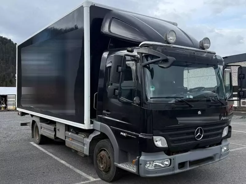 Грузовые фургоны Mercedes-Benz 818 L