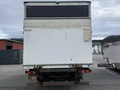 Грузовые фургоны Mercedes-Benz 818 L