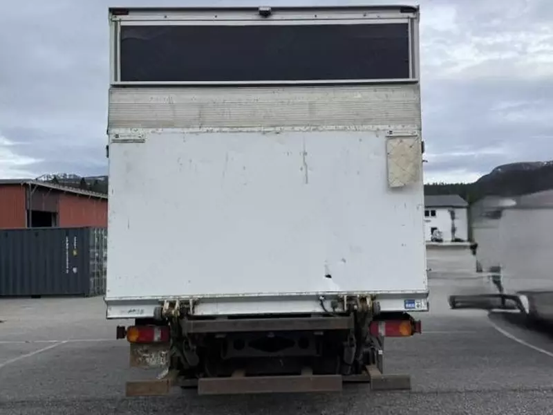 Грузовые фургоны Mercedes-Benz 818 L