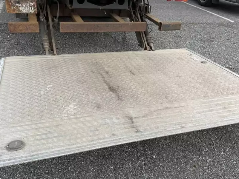 Грузовые фургоны Mercedes-Benz 818 L