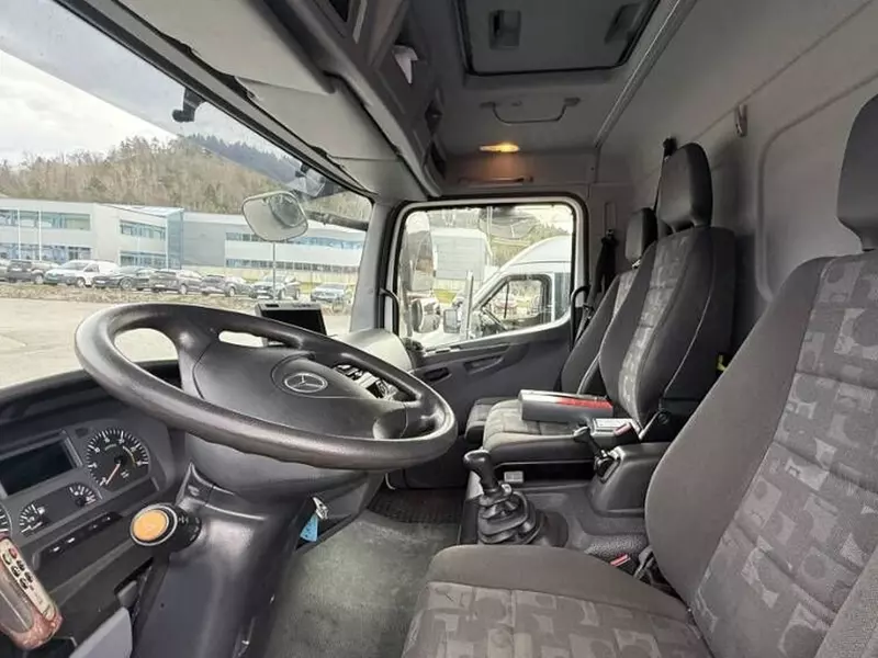 Грузовые фургоны Mercedes-Benz 818 L