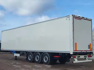 Закрытый полуприцеп Kässbohrer XS (92 m³)