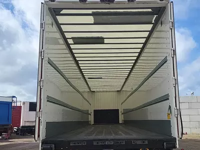 Закрытый полуприцеп Kässbohrer XS (92 m³)