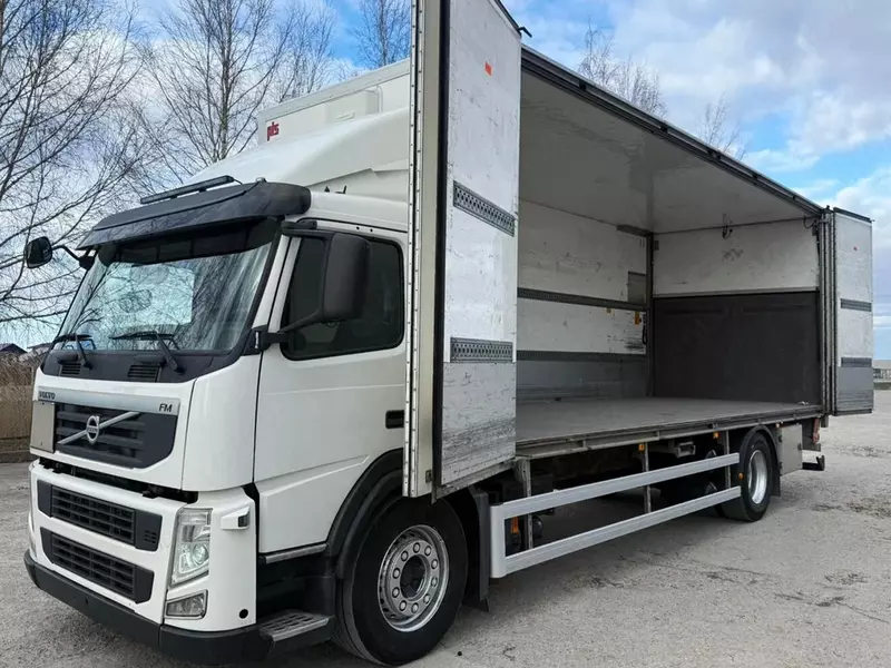 Volvo FM 370 D11 ochiq yon qutisi yuk mashinalari