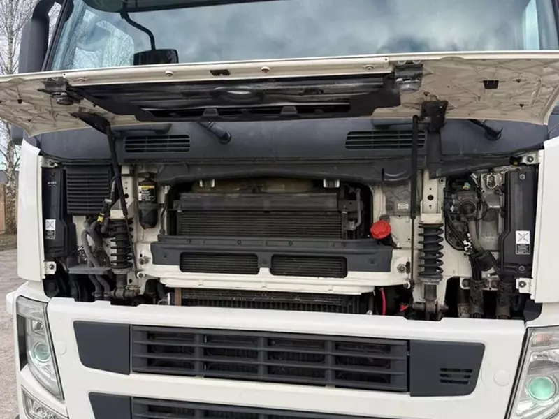 Volvo FM 370 D11 ochiq yon qutisi yuk mashinalari