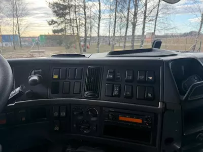 Volvo FM 370 D11 ochiq yon qutisi yuk mashinalari
