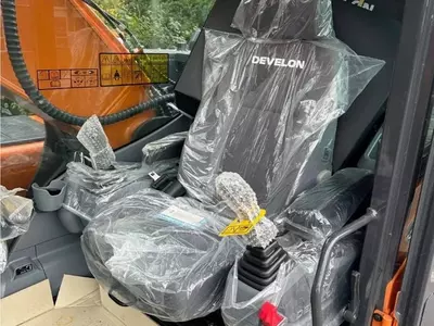 Гусеничный экскаватор Diversen Develon DX 225 LC-7M