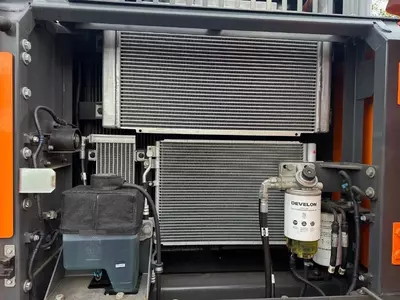 Гусеничный экскаватор Diversen Develon DX 225 LC-7M