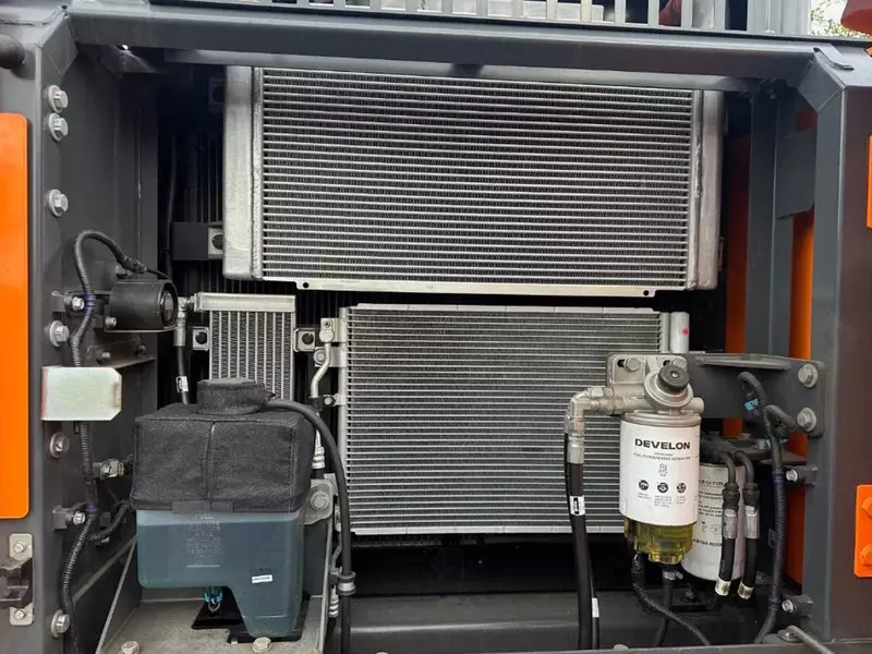 Гусеничный экскаватор Diversen Develon DX 225 LC-7M