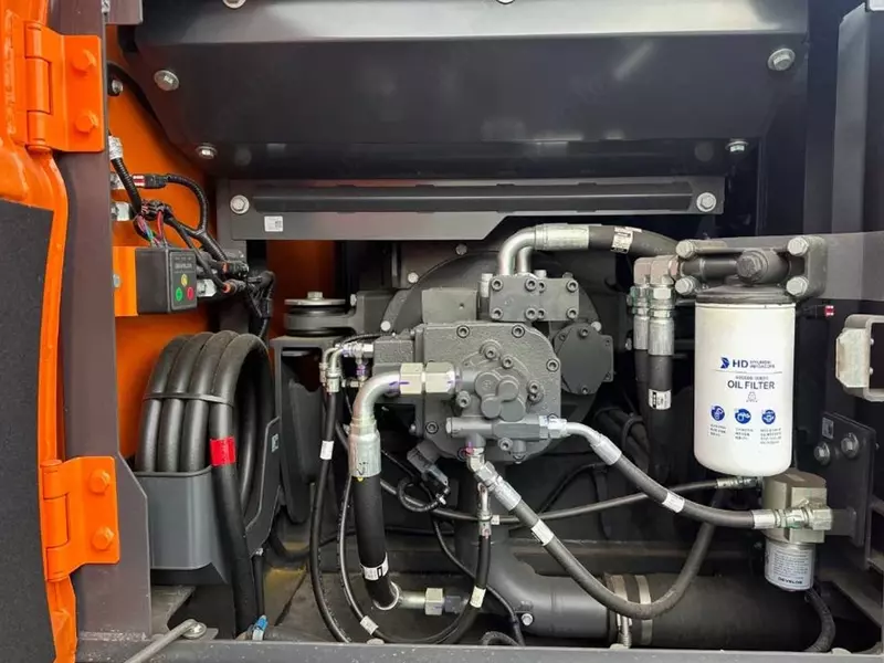 Гусеничный экскаватор Diversen Develon DX 225 LC-7M