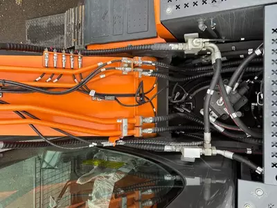 Гусеничный экскаватор Diversen Develon DX 225 LC-7M