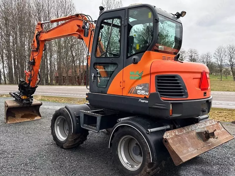 Колесный экскаватор Doosan DX55WK