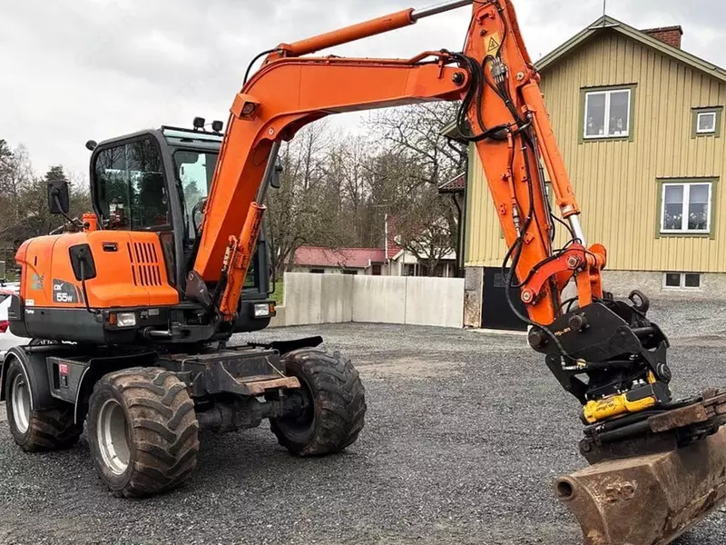 Колесный экскаватор Doosan DX55WK