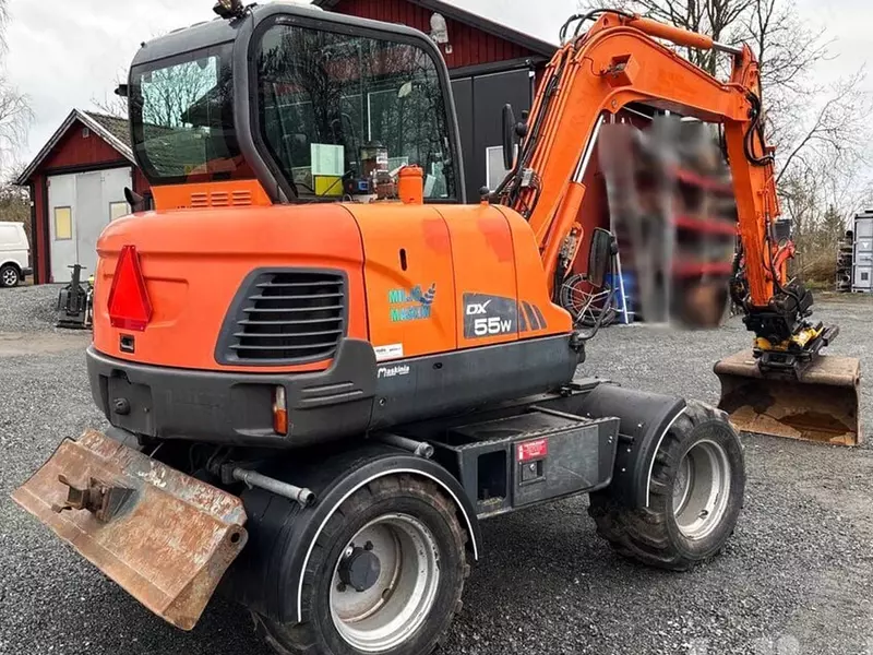 Колесный экскаватор Doosan DX55WK