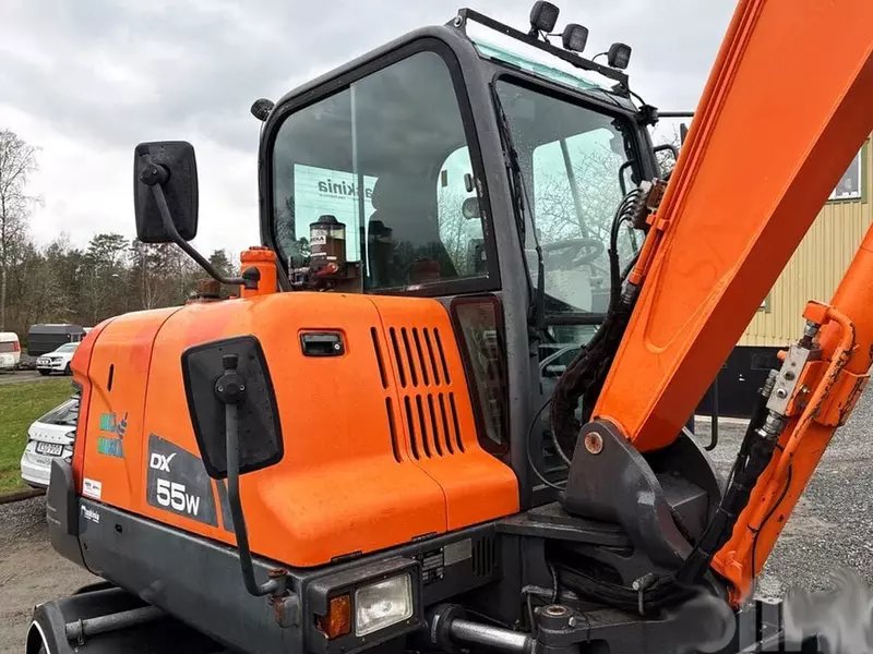 Колесный экскаватор Doosan DX55WK