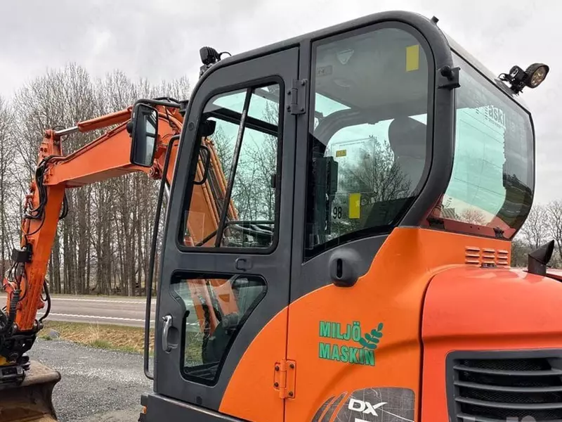 Колесный экскаватор Doosan DX55WK