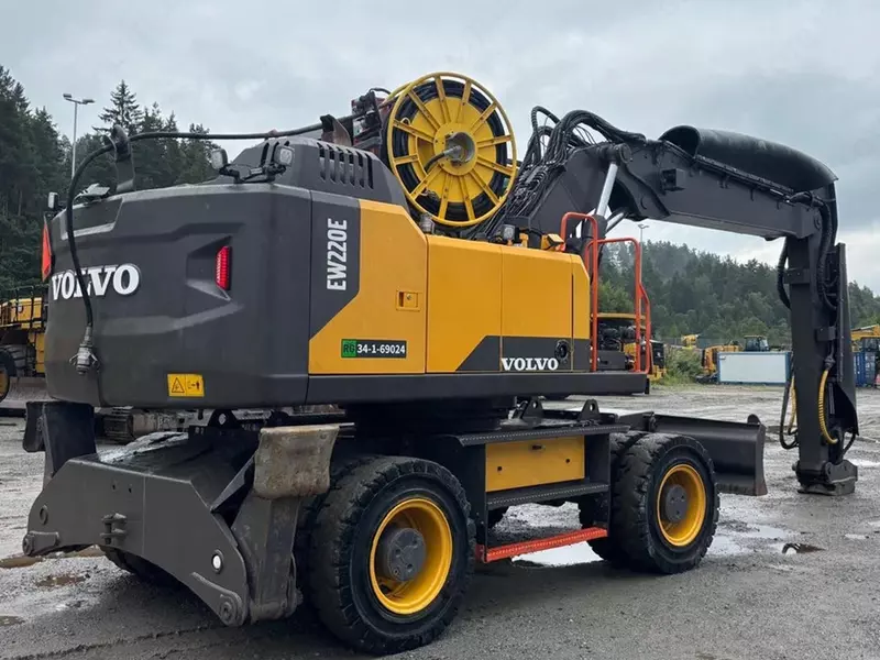 Гусеничный экскаватор Volvo EW 220 E Tunnel