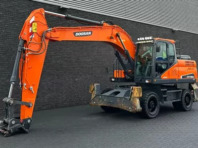 Колесный экскаватор Doosan DX190W-5