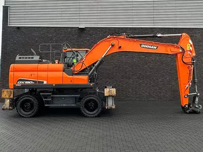 Колесный экскаватор Doosan DX190W-5