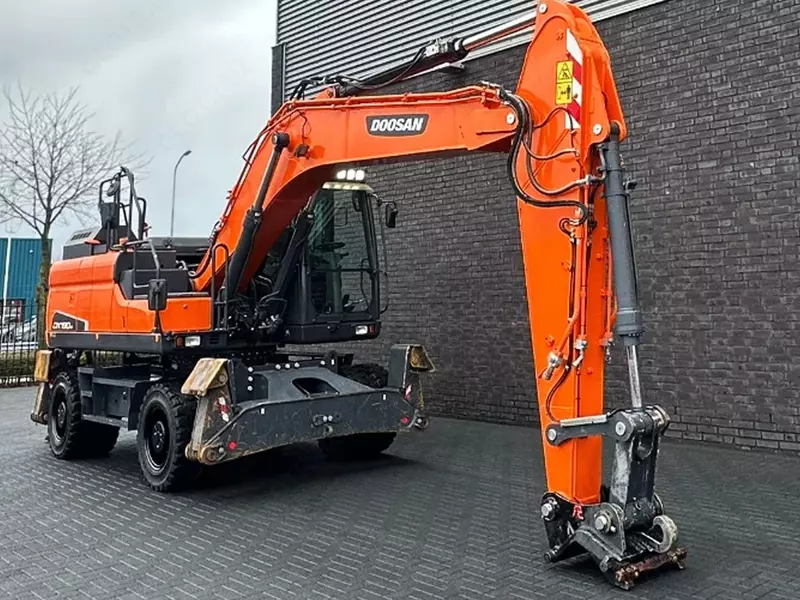Колесный экскаватор Doosan DX190W-5