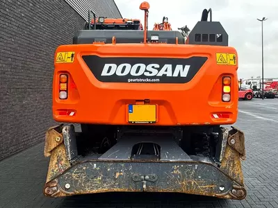 Колесный экскаватор Doosan DX190W-5