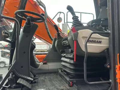 Колесный экскаватор Doosan DX190W-5