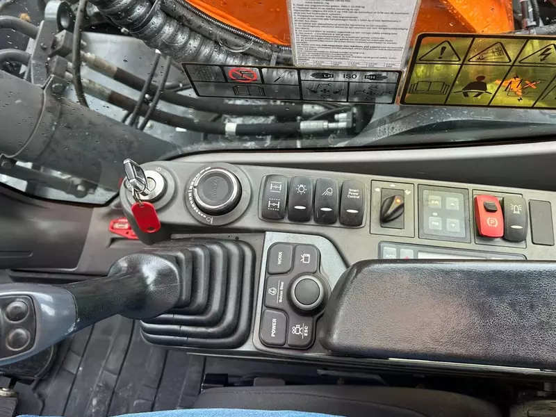 Колесный экскаватор Doosan DX190W-5