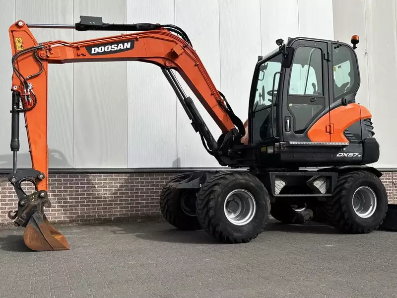 Колесный экскаватор Doosan DX57 W-5
