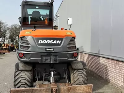 Doosan DX57 W-5 g‘ildirakli ekskavatori