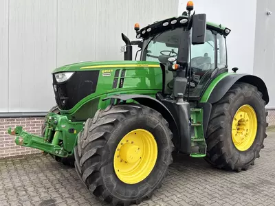 Колесный трактор John Deere 6250R