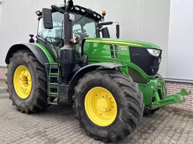 Колесный трактор John Deere 6250R