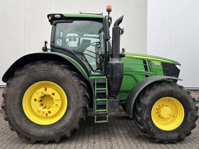 Колесный трактор John Deere 6250R