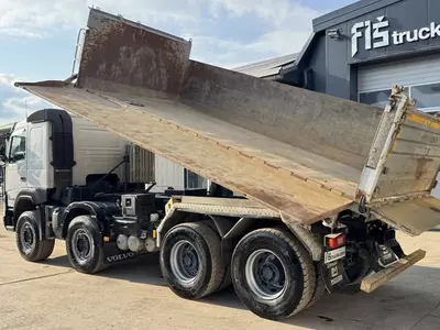 Самосвал Volvo FMX 500 8x4