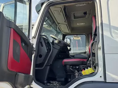 Самосвал Volvo FMX 500 8x4