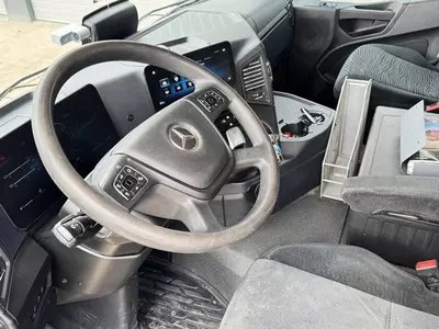 Самосвал Mercedes-Benz Arocs 3248 8X4